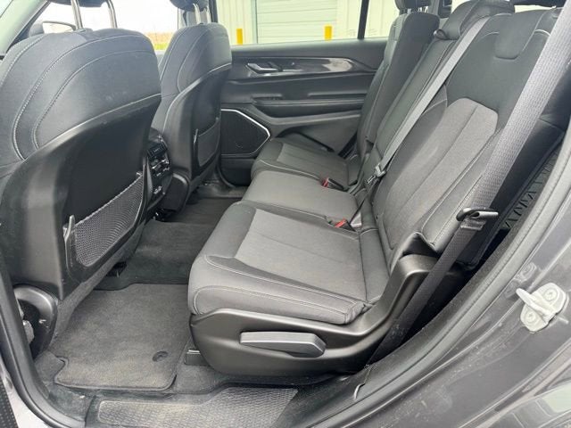 2022 Jeep Grand Cherokee L Laredo