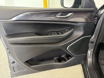 2022 Jeep Grand Cherokee L Laredo