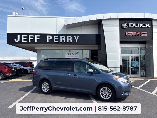 2017 Toyota Sienna XLE Auto Access Seat