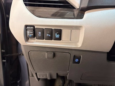 2017 Toyota Sienna XLE Auto Access Seat