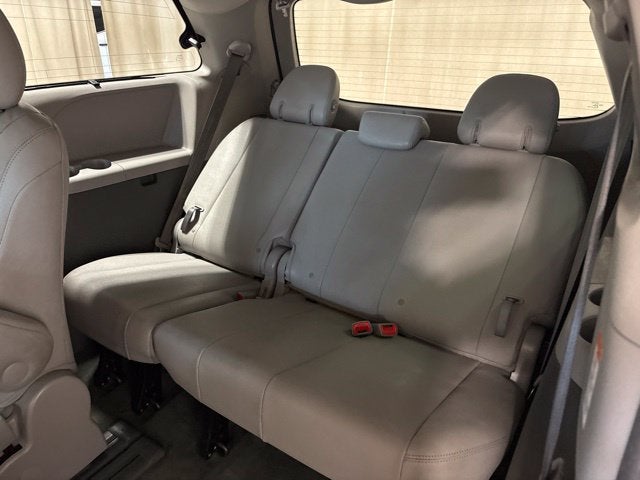 2017 Toyota Sienna XLE Auto Access Seat