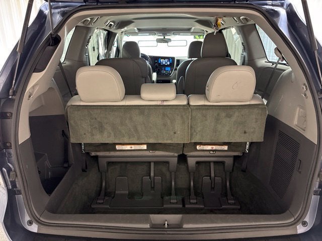 2017 Toyota Sienna XLE Auto Access Seat