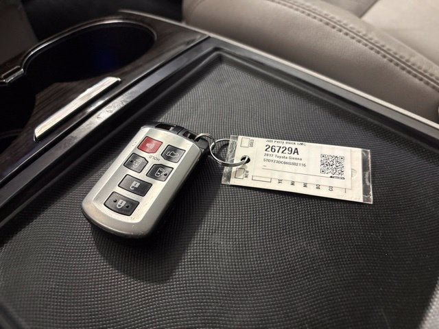 2017 Toyota Sienna XLE Auto Access Seat