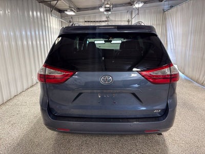2017 Toyota Sienna XLE Auto Access Seat