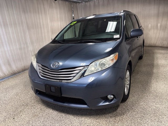 2017 Toyota Sienna XLE Auto Access Seat
